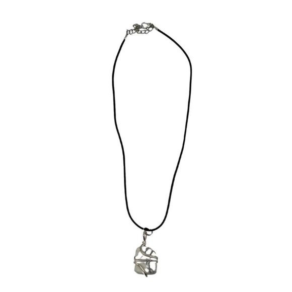 Raw White Howlite Crystal Pendant | Black | 4 cm - Picture 1 of 4